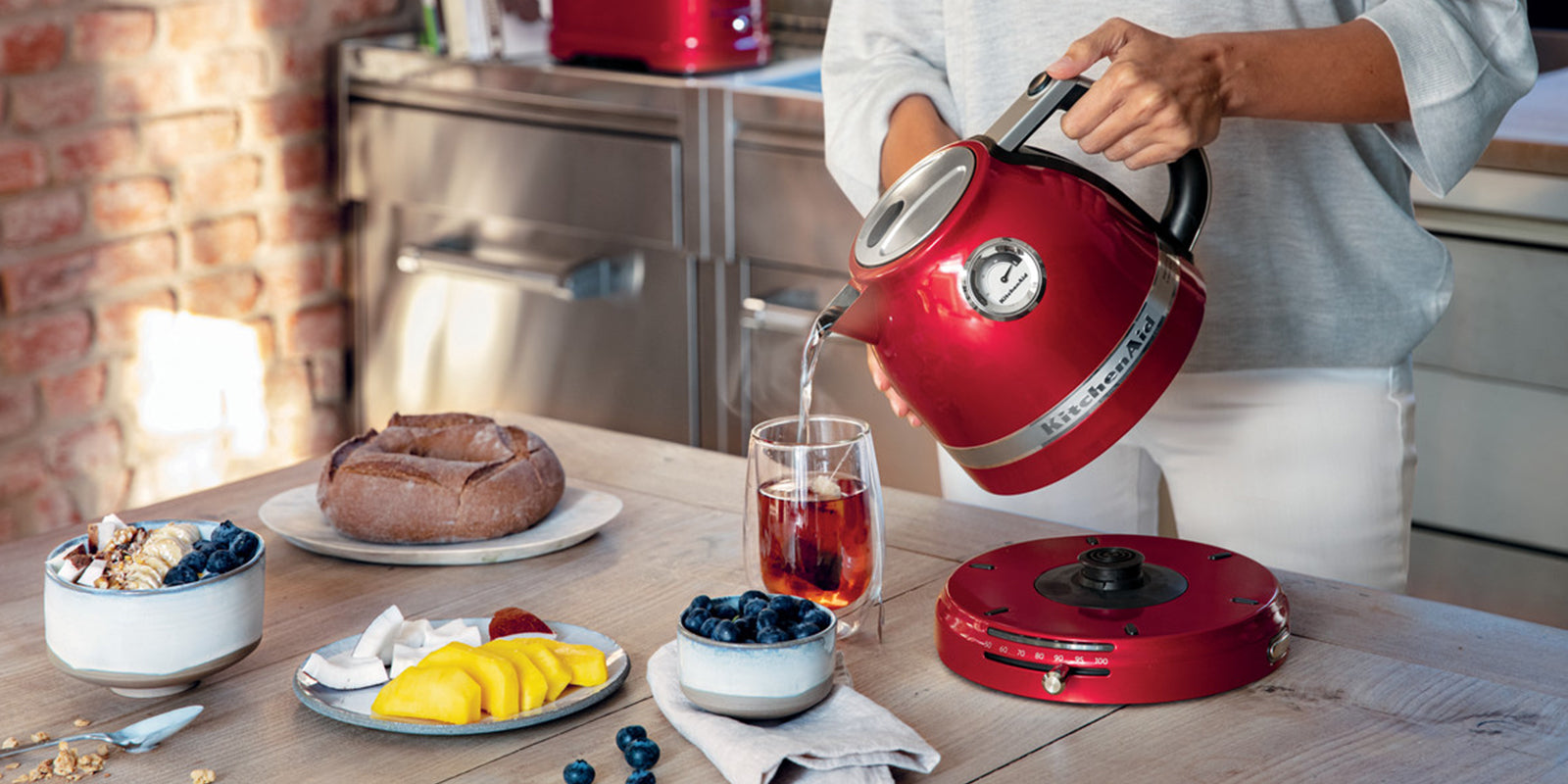 https://www.kitchenaidafrica.com/cdn/shop/files/red-variable-temperature-kettle-and-tea-cup-on-bruch-table_1600x.jpg?v=1656022770